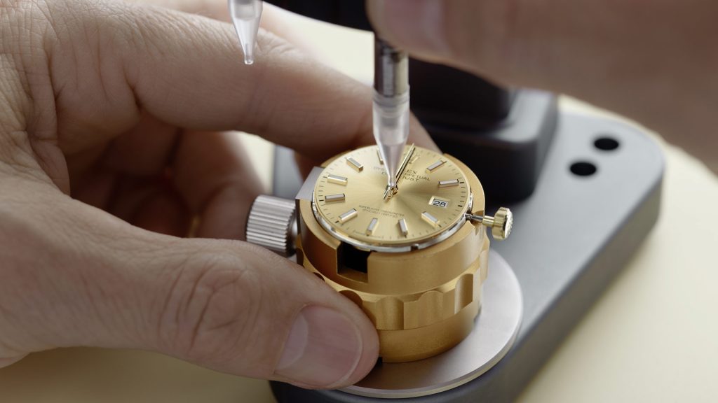 En Rolex-klokke får serivce
