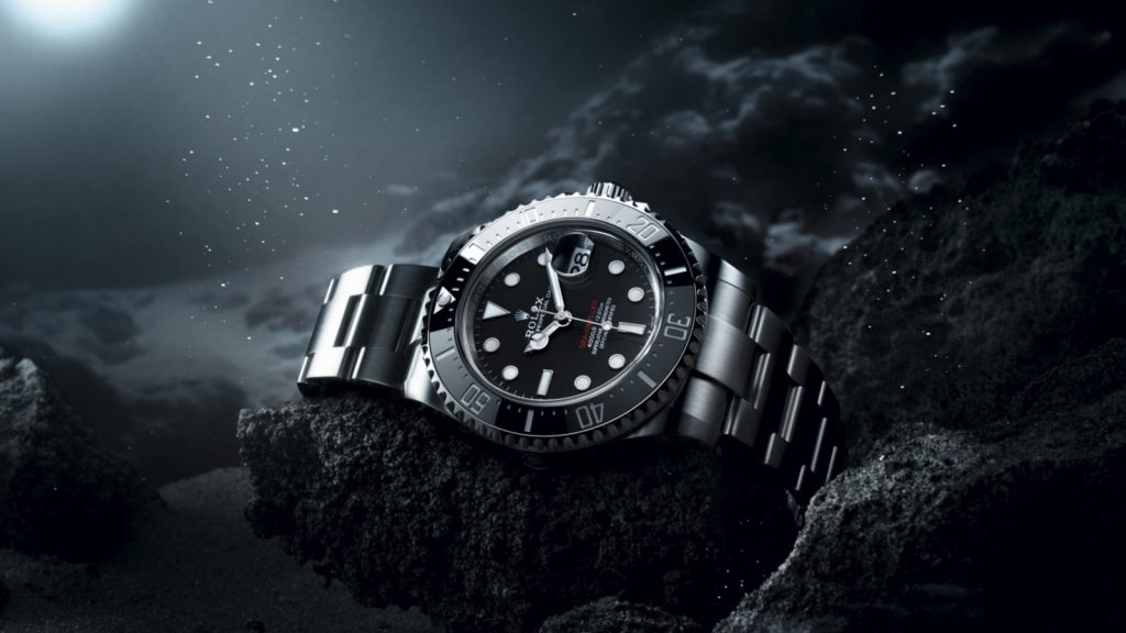 En Rolex-klokke ligger på bunnen av havet.